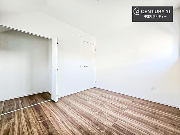 シンプルにデザインされているため、家具を選びません！お気に入りの家具を置いてくつろげる空間を作ることができます。