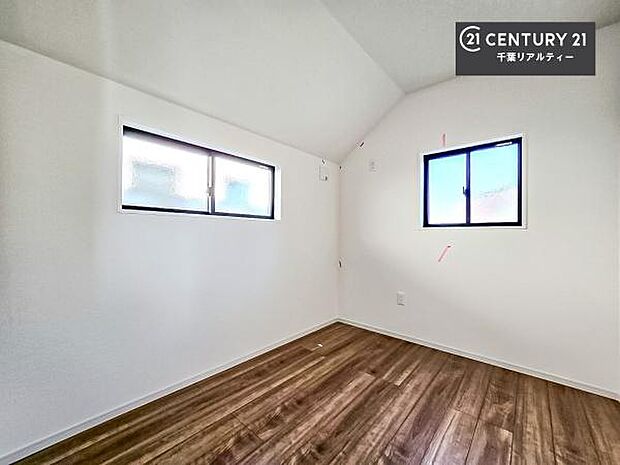 洋室は子供部屋や寝室、色々と用途多彩に利用できますね。収納力もたっぷりなので、広々気持ちよく過ごすことができます。