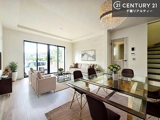 家具はCGパースです。大切な家族が集まるからこそLDKにはこだわりたい。子供たちが元気に笑いながら走り回っている姿を見た時が「広い家にして良かった」と思う瞬間です。