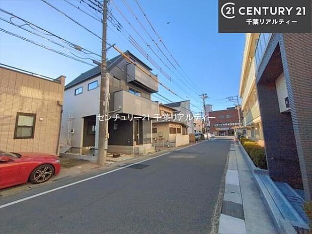 前面道路6ｍ！陽当り良好な立地です。車庫入れが苦手な方も安心ですね。