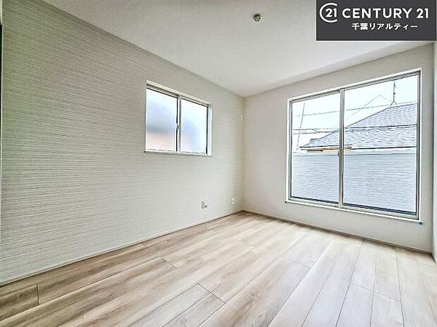 シンプルにデザインされているため、家具を選びません！お気に入りの家具を置いてくつろげる空間を作ることができます。