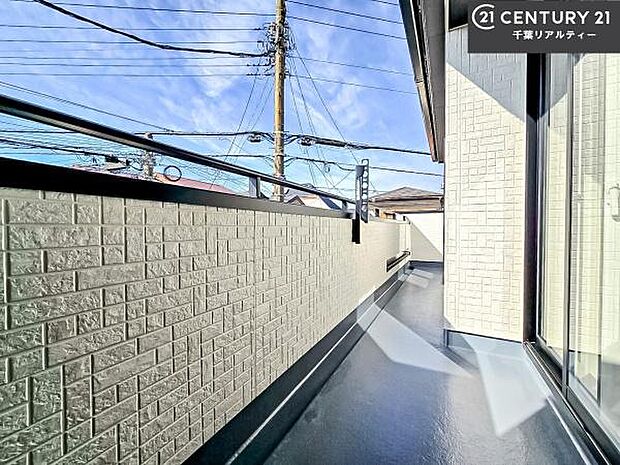 陽当たり良好なバルコニーです！晴れた日には青い空を見渡せる開放的な時間を楽しめます。