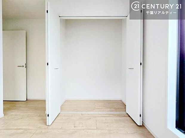 各居室収納付き!急なお客様が来客しても散らかったお部屋をサッと片付けられます!お部屋のスペースが生まれゆとりあるお部屋を演出することが出来ます!