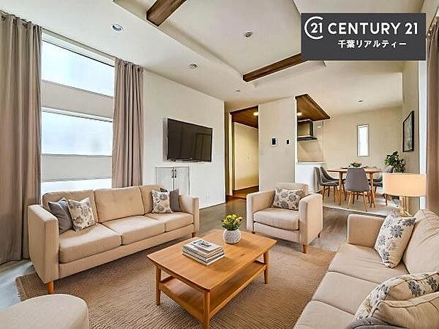 家具はCGパースです。心地良いリビングは家族が自然と集まります。家族団欒の時間が増えそうです。ご家族と、より一層充実した時間を過ごせそうですね。