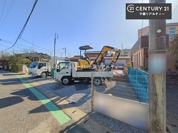 現在建築中。完成後は明るく開放的なリビングや最新設備のキッチンなど快適な空間が広がります。未完成だからこそ“新しい暮らし”への期待が高まる住まい。今しか見られない建築中の様子も必見です。