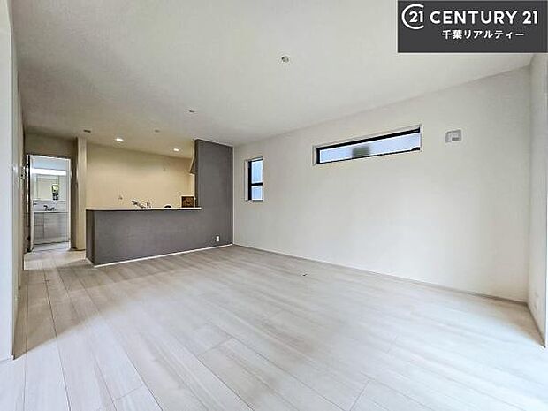 広々ダイニングスペース！ゆったりお食事。笑い声響く楽しい時間が過ごせます。日々の疲れも癒されます！