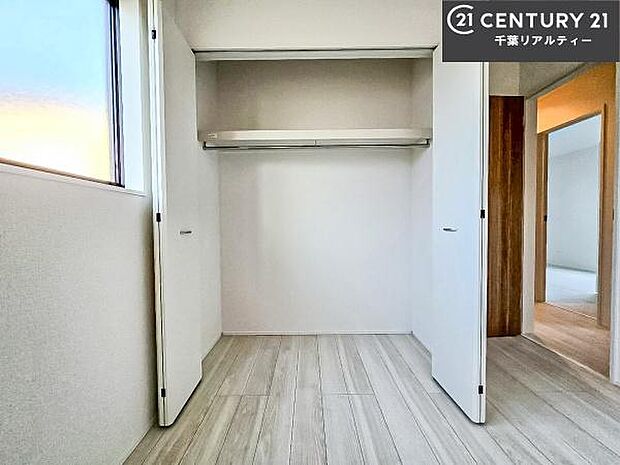 収納スペース充実しています！急なお客様が来客しても散らかったお部屋をサッと片付けられます！お部屋のスペースが生まれゆとりあるお部屋を演出することが出来ます！