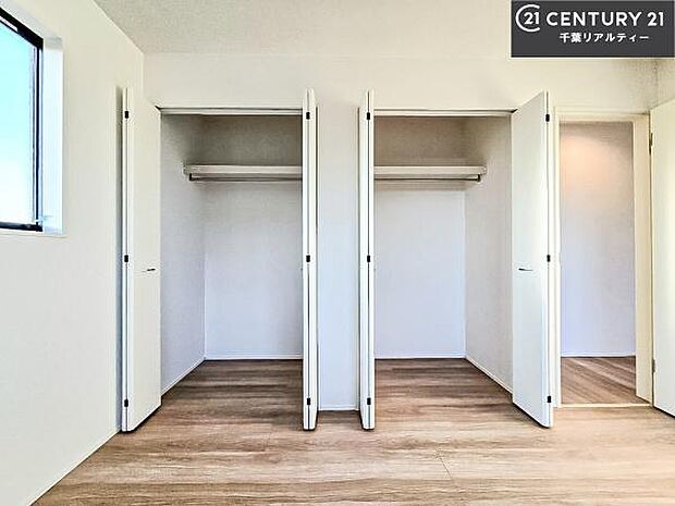 収納スペース充実しています！急なお客様が来客しても散らかったお部屋をサッと片付けられます！お部屋のスペースが生まれゆとりあるお部屋を演出することが出来ます！