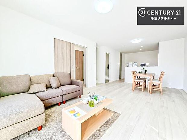 大切な家族が集まるからこそLDKにはこだわりたい。子供たちが元気に笑いながら走り回っている姿を見た時が「広い家にして良かった」と思う瞬間です。