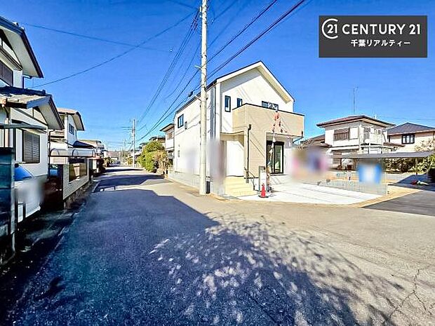 明るく開放的な角地でちょっと贅沢なお住まいをしませんか。