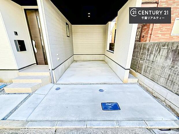 ビルトインガレージ付きで雨の日も安心。愛車を守りながら、家と車の動線もスムーズに使えます。