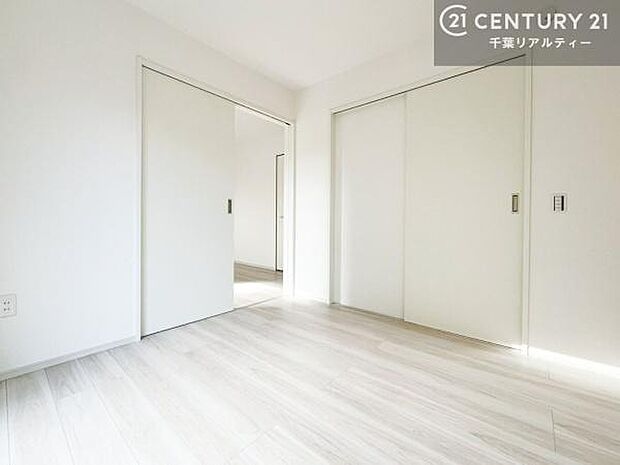 シンプルにデザインされているため、家具を選びません！お気に入りの家具を置いてくつろげる空間を作ることができます。