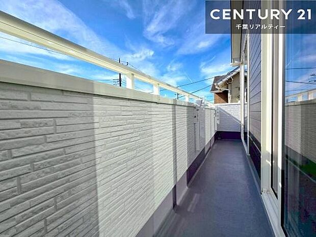 陽当たり良好なバルコニーです！晴れた日には青い空を見渡せる開放的な時間を楽しめます。【現地販売会開催中】