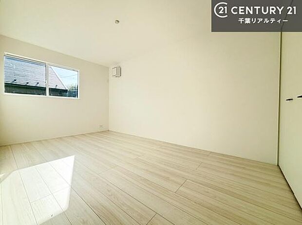 シンプルにデザインされているため、家具を選びません！お気に入りの家具を置いてくつろげる空間を作ることができます。