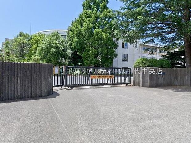 日吉台小学校まで900m