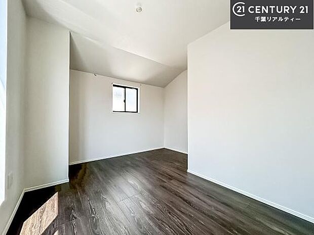 シンプルにデザインされているため、家具を選びません！お気に入りの家具を置いてくつろげる空間を作ることができます。