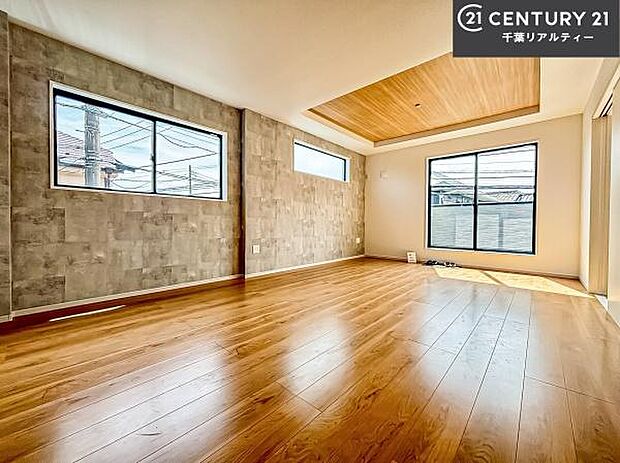 心地良いリビングは家族が自然と集まります。家族団欒の時間が増えそうです。ご家族と、より一層充実した時間を過ごせそうですね。明るく開放的な空間です。