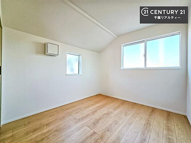 シンプルにデザインされているため、家具を選びません！お気に入りの家具を置いてくつろげる空間を作ることができます。