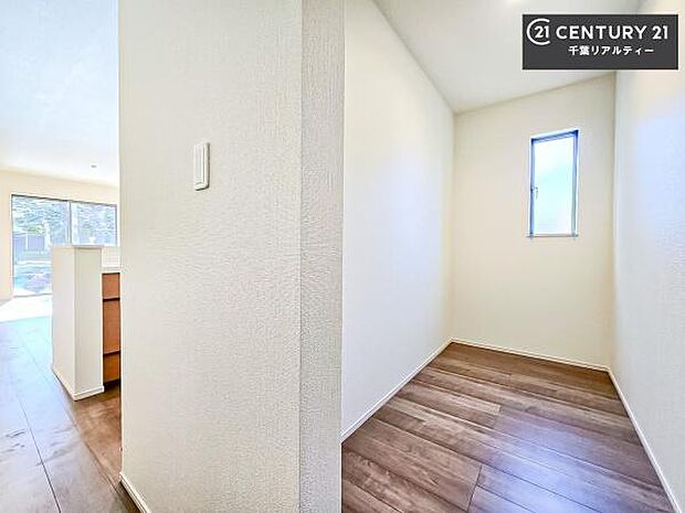 パントリー付き！お米や飲料水、食材のストックもスッキリ整頓することができます！是非現地でお確かめください。