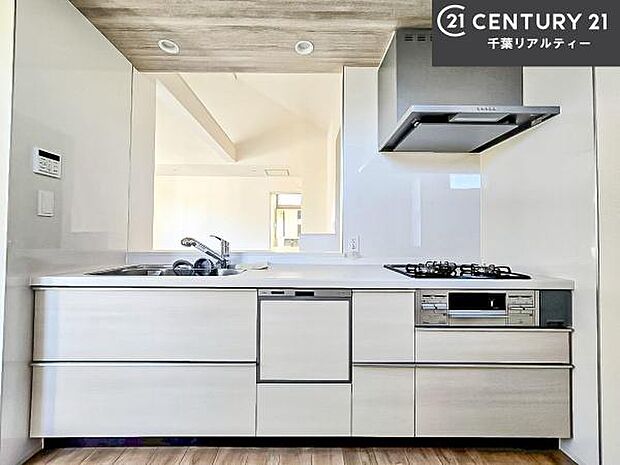 収納スペースが豊富で、調理スペースがスッキリと片付きひろ〜く活用できます！快適に作業ができます！毎日の料理が捗ります！