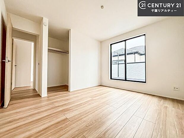 シンプルにデザインされているため、家具を選びません！お気に入りの家具を置いてくつろげる空間を作ることができます。