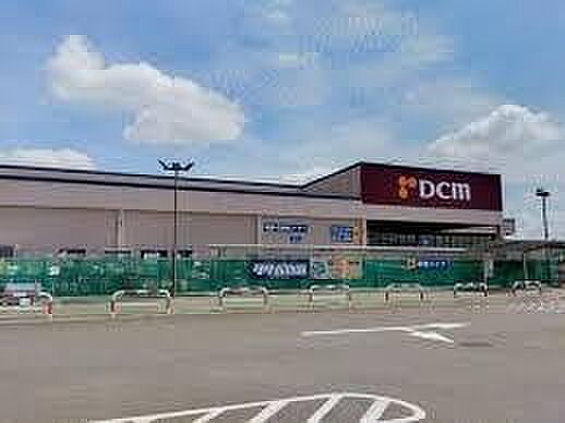 DCM芝山店まで2200m