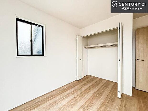 シンプルにデザインされているため、家具を選びません！お気に入りの家具を置いてくつろげる空間を作ることができます。