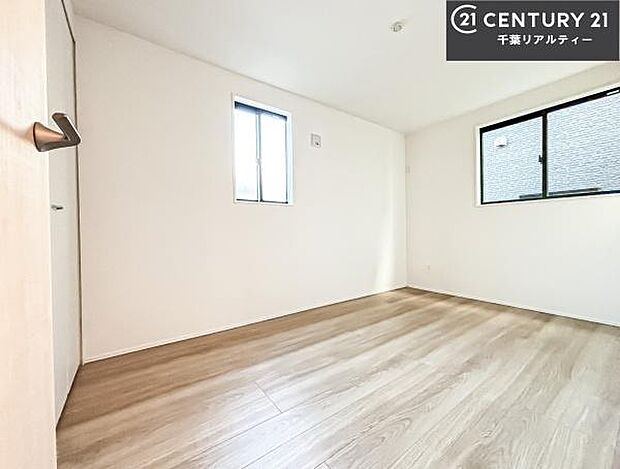 シンプルにデザインされているため、家具を選びません！お気に入りの家具を置いてくつろげる空間を作ることができます。