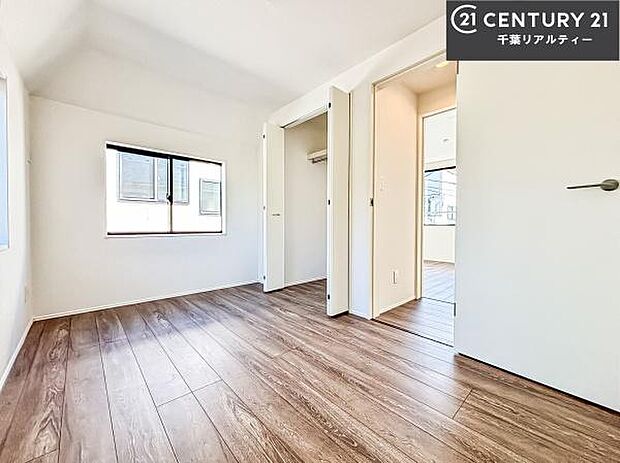 シンプルにデザインされているため、家具を選びません！お気に入りの家具を置いてくつろげる空間を作ることができます。