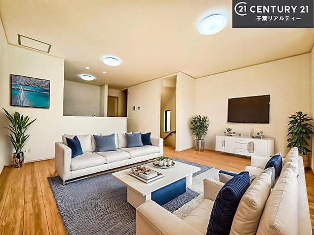 家具はCGパースです。心地良いリビングは家族が自然と集まります。家族団欒の時間が増えそうです。ご家族と、より一層充実した時間を過ごせそうですね。