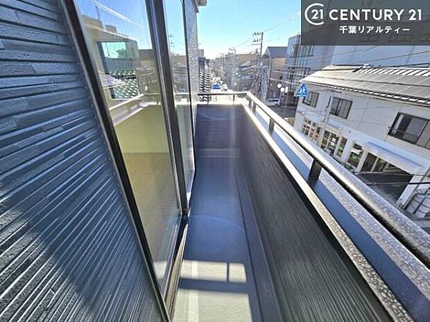 陽当たり良好なバルコニーです！晴れた日には青い空を見渡せる開放的な時間を楽しめます。