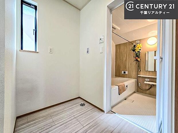 洗濯から乾燥・入浴までの移動が短く、毎日の家事効率がぐっとアップします。水回りが近くにまとまっているため、忙しい朝や雨の日のお洗濯もストレスなくこなせます。