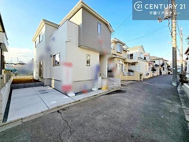 南東向きのため、前面道路まで明るく、気持ちの良い住環境が広がります。陽当たりや街並みなど、周辺環境もあわせて現地でご案内いたします。