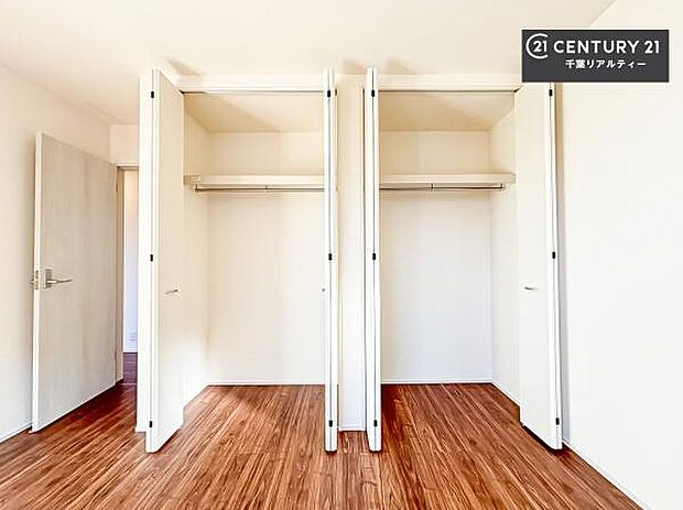 住空間をすっきり使うためには必須ポイントの収納スペースですよね。是非現地でご確認ください！