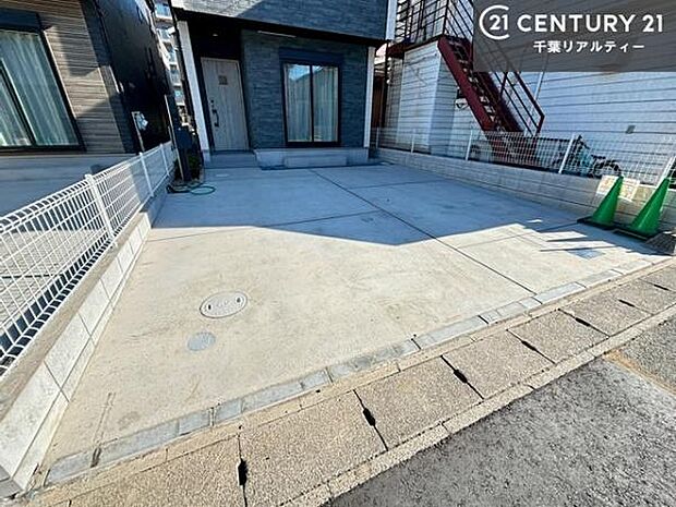 カースペース付きなのでマイカーをお持ちの方も安心ですね！ぜひ現地にてお確かめくださいませ！