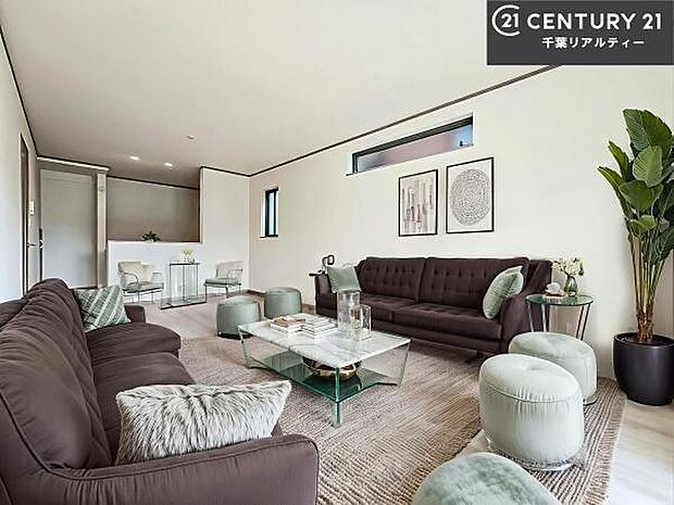 家具はCGパースです。心地良いリビングは家族が自然と集まります。家族団欒の時間が増えそうです。ご家族と、より一層充実した時間を過ごせそうですね。