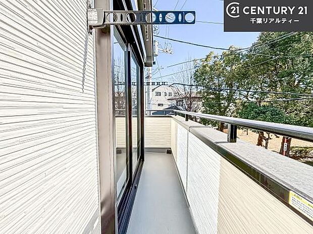 陽当たり良好なバルコニーです！晴れた日には青い空を見渡せる開放的な時間を楽しめます。