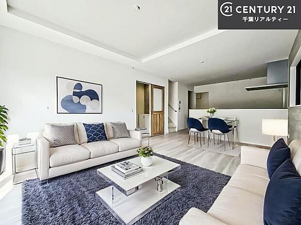 家具はCGパースです。大切な家族が集まるからこそLDKにはこだわりたい。子供たちが元気に笑いながら走り回っている姿を見た時が「広い家にして良かった」と思う瞬間です。