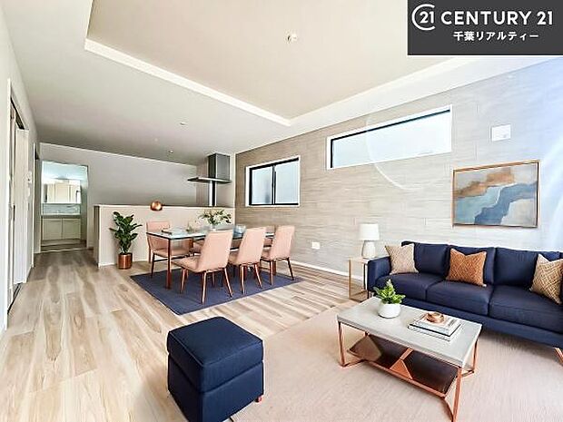 家具はCGパースです。大切な家族が集まるからこそLDKにはこだわりたい。子供たちが元気に笑いながら走り回っている姿を見た時が「広い家にして良かった」と思う瞬間です。