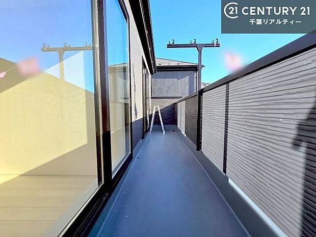 陽当たり良好なバルコニーです！晴れた日には青い空を見渡せる開放的な時間を楽しめます。【現地販売会開催中】