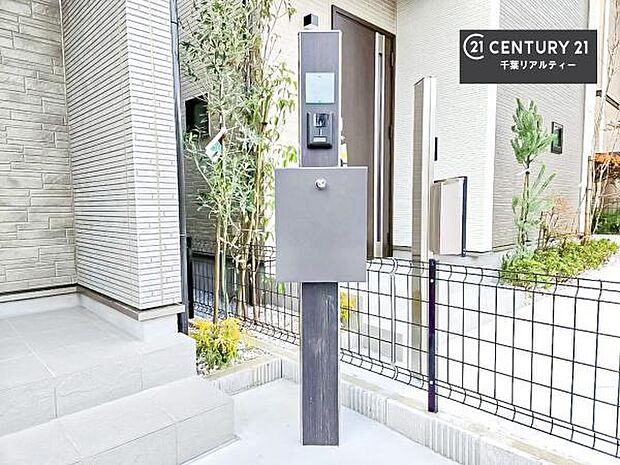 郵便ポスト付きで不在時でも荷物が受け取れてとっても便利！家にいなきゃいけないストレス回避！再配達の手間が省けます！