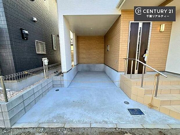 カースペース付きなのでマイカーをお持ちの方も安心ですね！ぜひ現地にてお確かめくださいませ！