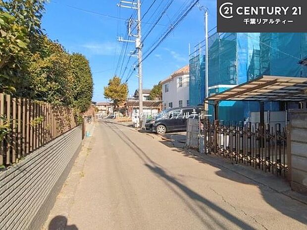 前面道路4ｍ！陽当り良好な立地です。車庫入れが苦手な方も安心ですね。
