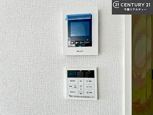 TVモニター付きインターホンでお子様のお留守番中なども安心ですね。ボタンひとつでお風呂の準備がととのう！オートバスつき。