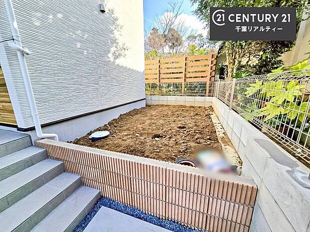 陽当たり良好なお庭です！晴れた日には青い空を見渡せる開放的な時間を楽しめます。