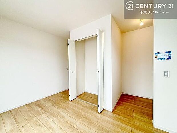 シンプルにデザインされているため、家具を選びません！お気に入りの家具を置いてくつろげる空間を作ることができます。