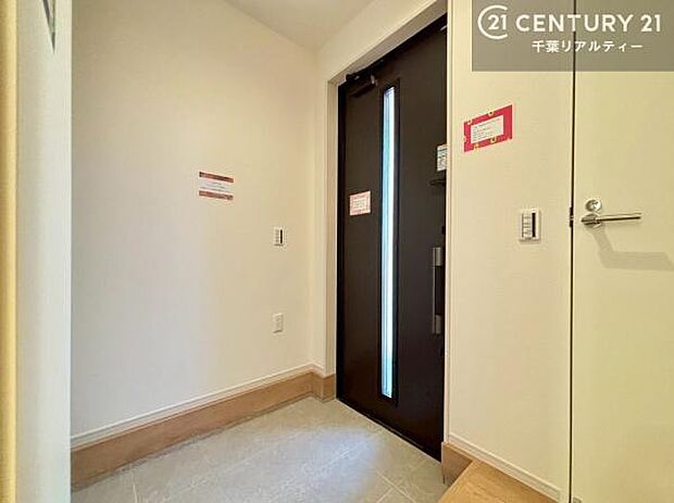 収納付き玄関は、見た目もすっきり、使い勝手も良好。整理整頓がしやすく、快適な生活動線をサポートします。