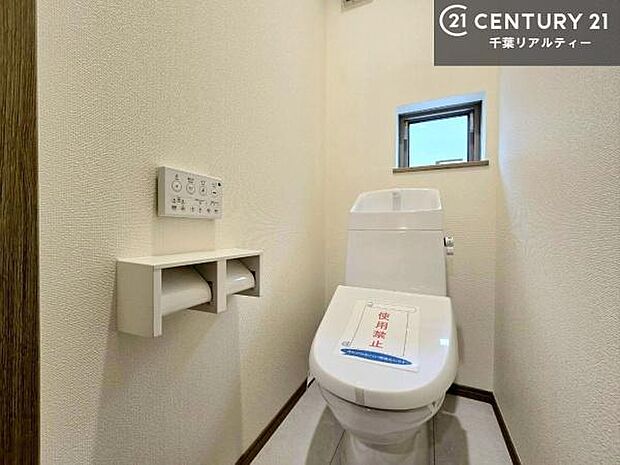 温水洗浄便座につき、冬場は便座が暖かくできるので冷たい便座に座らずに済む嬉しい仕様です!