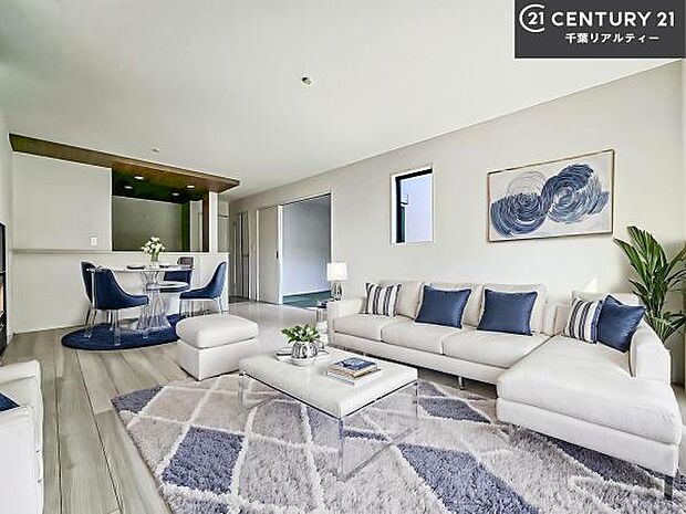 家具はCGパースです。開放感のある広々LDK！ソファーやダイニングテーブルを置いても窮屈にならないので快適に過ごせます！コミュニケーションが取りやすいリビングです！