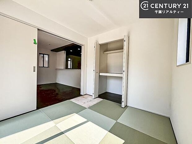 リビングと隣接した和室は家事の休憩スペースやキッズスペースとして活用するのもよさそうですね！和室の使い方は無限大！